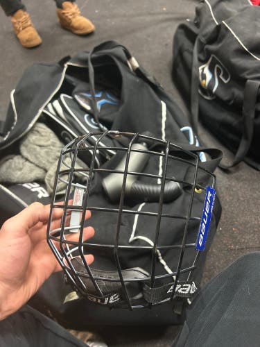 Medium Bauer Full Cage RBE III