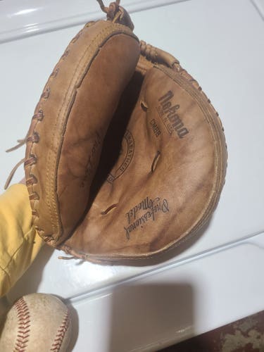 Used Right Hand Throw Nokona pro Line CM88 Catcher's Baseball Glove 33"