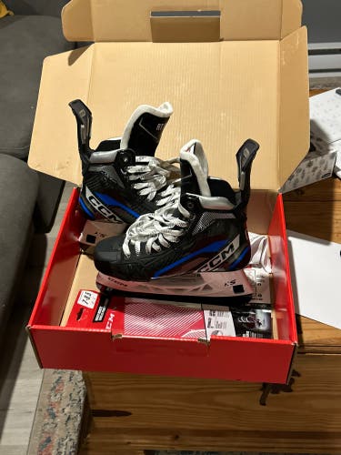 New CCM Extra Wide Width Pro Stock Size 8 AS-V Pro Hockey Skates