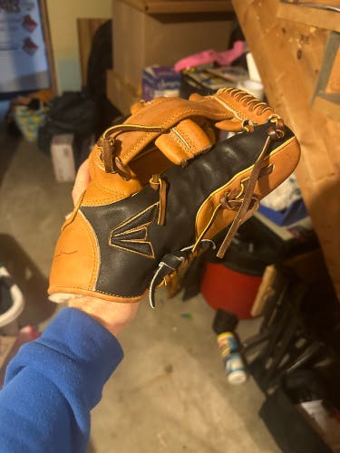 Used Right Hand Throw 11.75" Professional Series Baseball Glove
