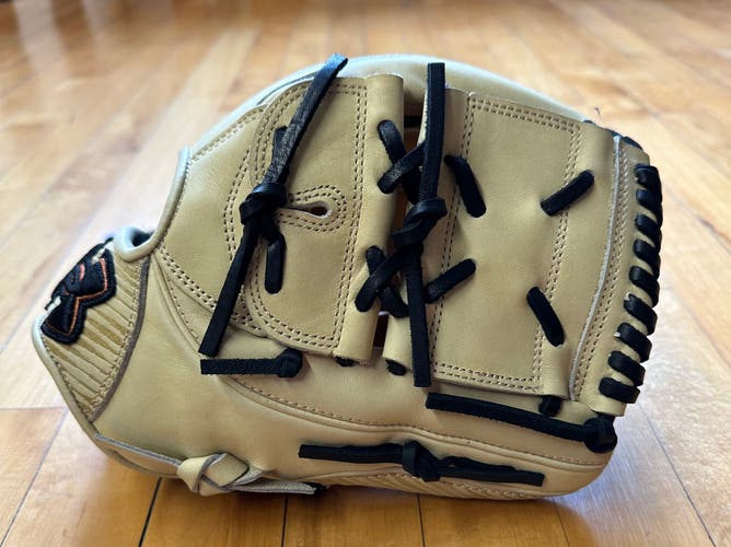 New UnderArmour Pro Stock 11.5" Pitcher’s Glove RHT