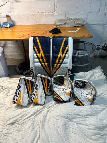 Carter Hutton CCM Eflex 4 Full Set