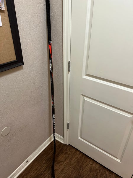Senior Right Handed P28 Vapor 2x Team Hockey Stick