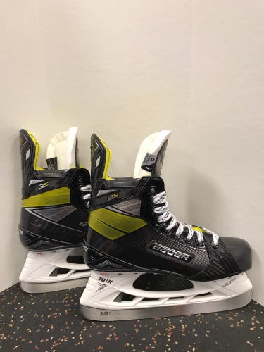 New Bauer  Size 5 Supreme 3S Hockey Skates