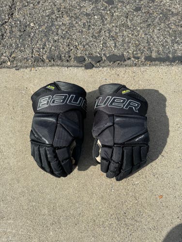 Bauer 13"  Vapor Hyperlite Gloves