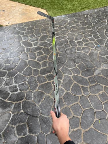 Used Left Hand P92 Vapor Hyp2rlite Hockey Stick