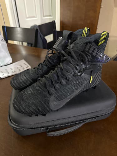 Men's Molded Cleats Mid Top Alpha Menace Elite 2