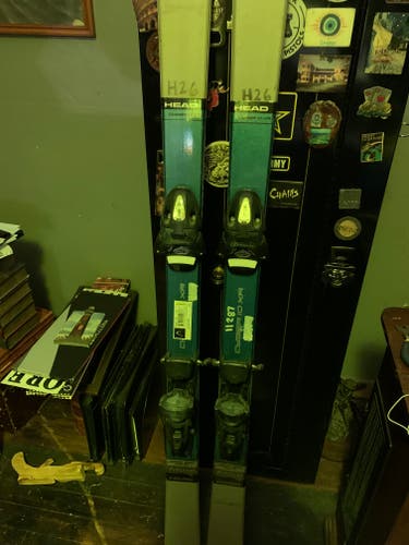 Used HEAD Cyber Skies With Bindings