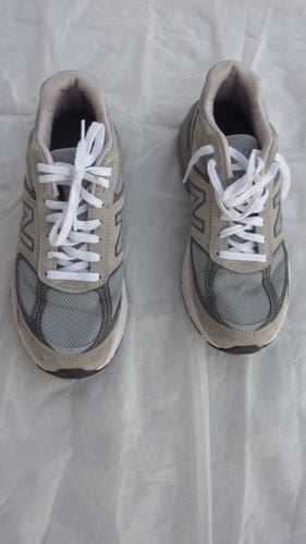 Gray Used Women's Adult Size 7.5 (Women's 8.5) New Balance 990v5 Running Shoes