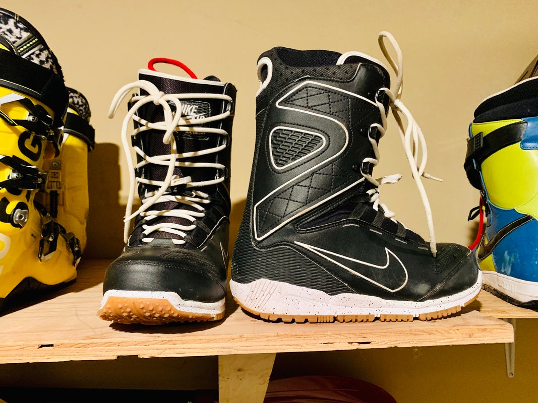 MINT CONDITION Nike Kaiju SB boots (size 8.5 M)
