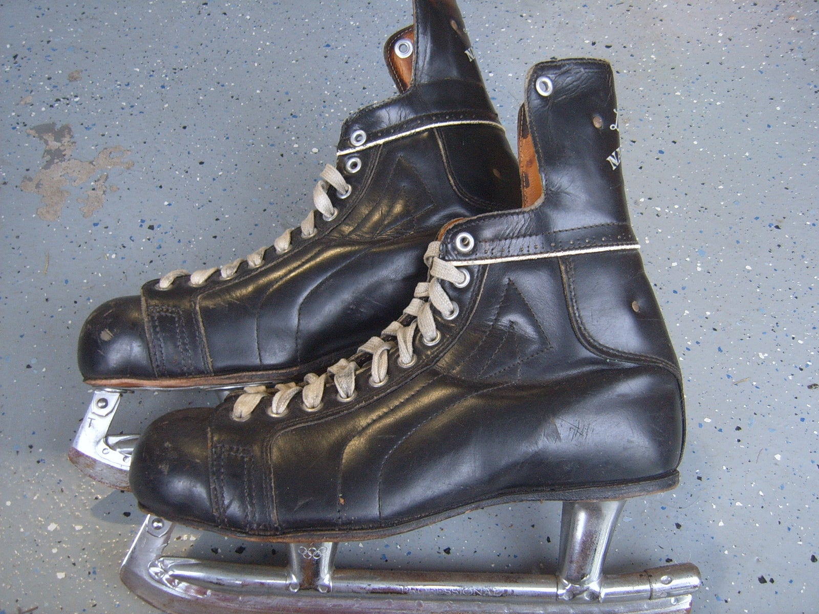 Vintage 1960s Daoust National 100 Black Leather Pro Skates Like