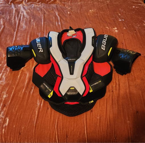 Senior Used Medium Bauer Vapor Hyperlite Shoulder Pads
