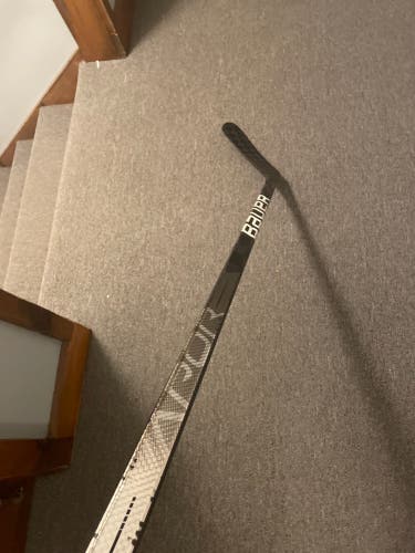 Senior Left Hand P92M Pro Stock Vapor Hyperlite Hockey Stick