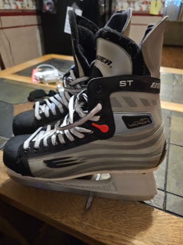 Used Senior Bauer Vapor X:30 Hockey Skates 10