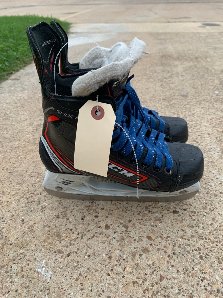 Junior Used CCM JetSpeed Shock Hockey Skates D&R (Regular) 3.0