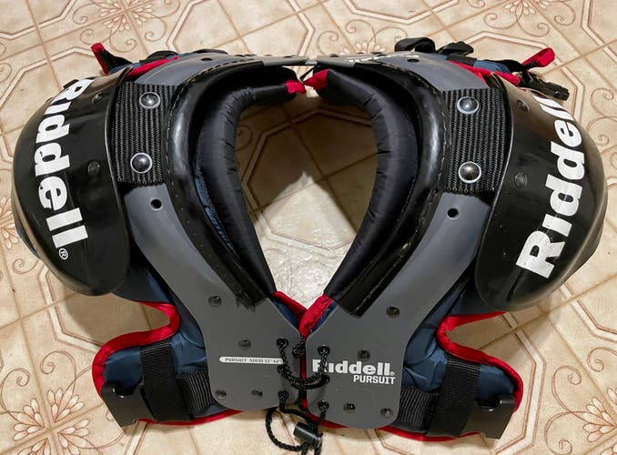 Youth Small Riddell Pursuit Shoulder Pads - Used