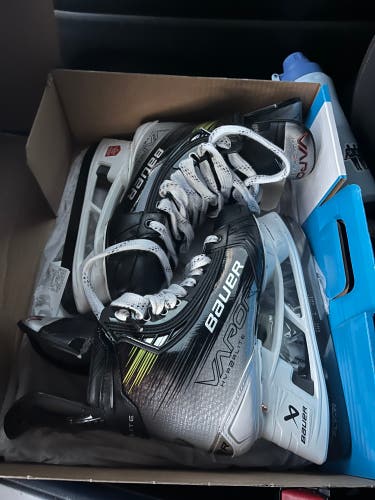 Bauer Vapor hyperlite 2 skates size 7.5 fit 2