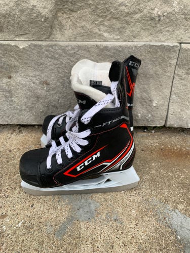 Used Youth CCM JetSpeed 340 Hockey Skates 12.0