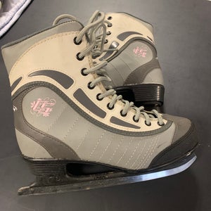 Women’s skates size 6