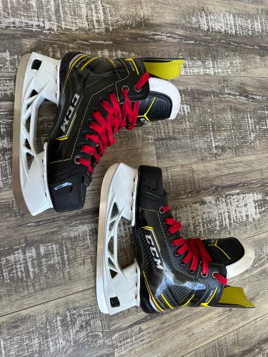 Used CCM Regular Width Size 5 Tacks Vector Hockey Skates