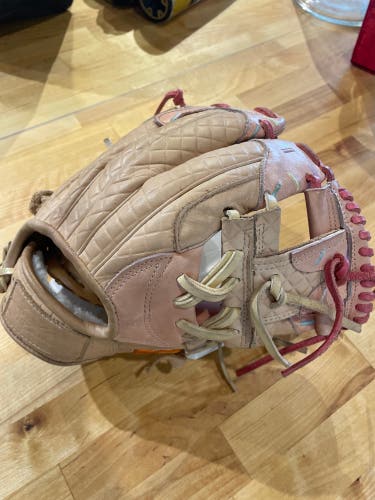 Aria strawberry ice cream glove 11.5”