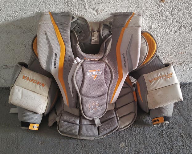 Used Medium Vaughn Ventus LT88 Goalie Chest Protector