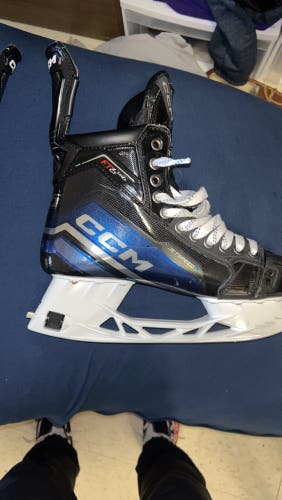 Used CCM Regular Width  Pro Stock 9.5 JetSpeed FT6 Pro Hockey Skates