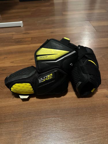Used Medium Bauer Supreme Ultrasonic Elbow Pads