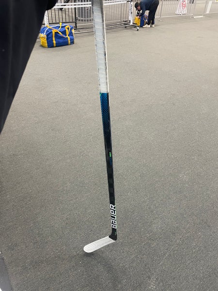 Senior Right Handed P92M Nexus Geo Hockey Stick