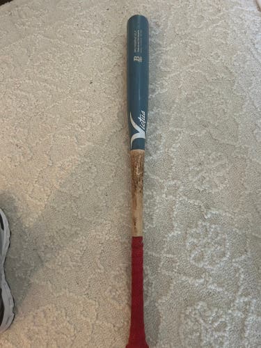 Used Victus (-3) 30.5 oz 33.5" Bat