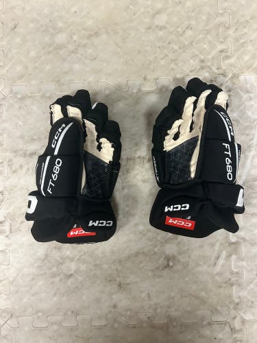 Ccm Jet speed Ft 680 hockey gloves