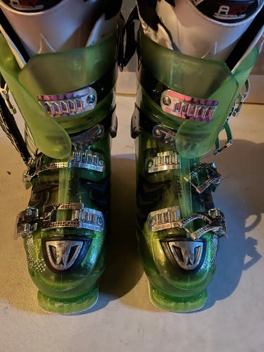 Atomic Hawx ski boots