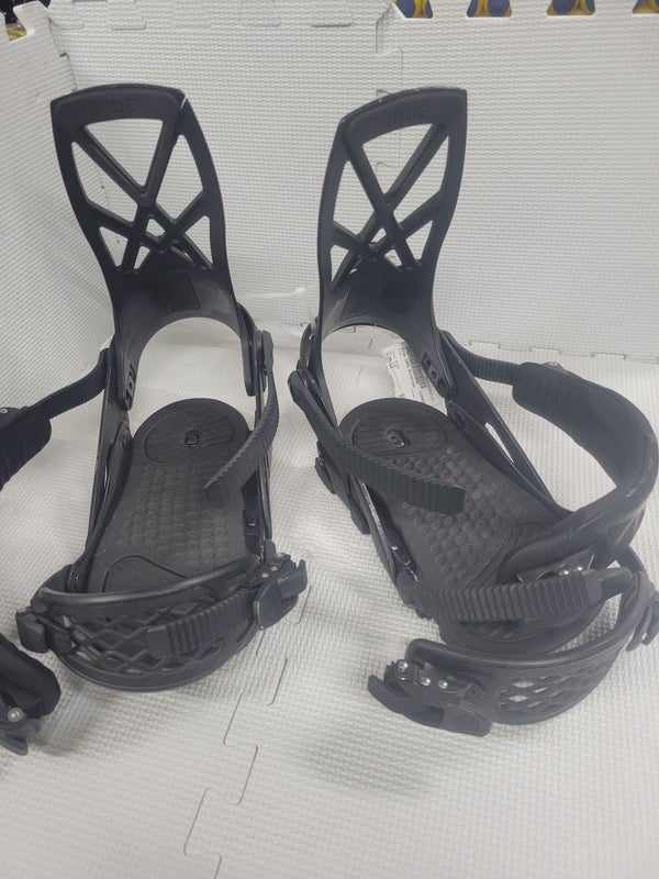 Large Snowboard Bindings Used and New on SidelineSwap