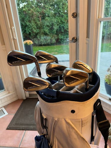 Taylormade Stealth Irons w Bag