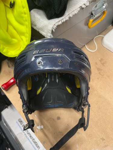 Used Large Bauer Re-Akt 200 Helmet