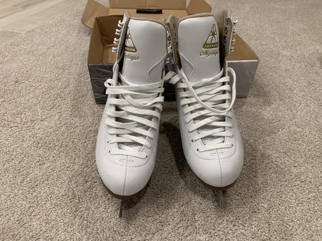 New Jackson Figure Skates Size 7.5