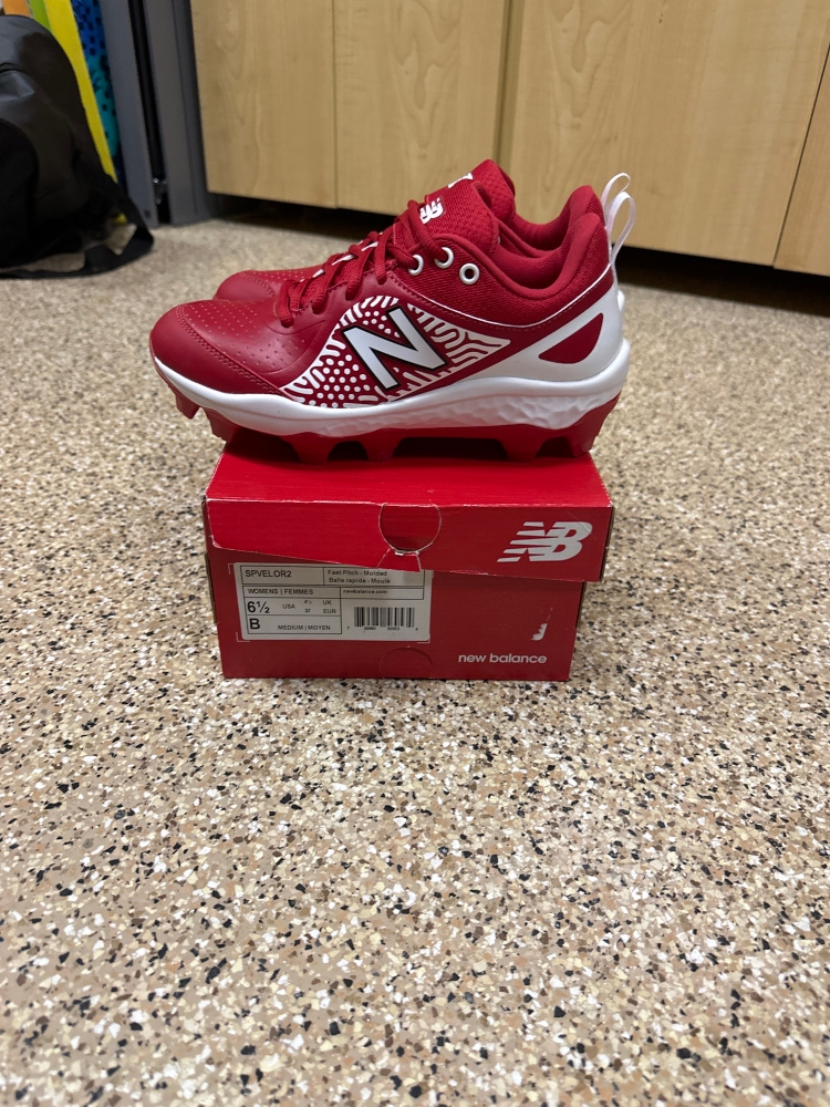 Brand New, In Box!! Women’s New Balance Freshfoam Velo2 Molded Fastpitch cleats, size 6.5, red