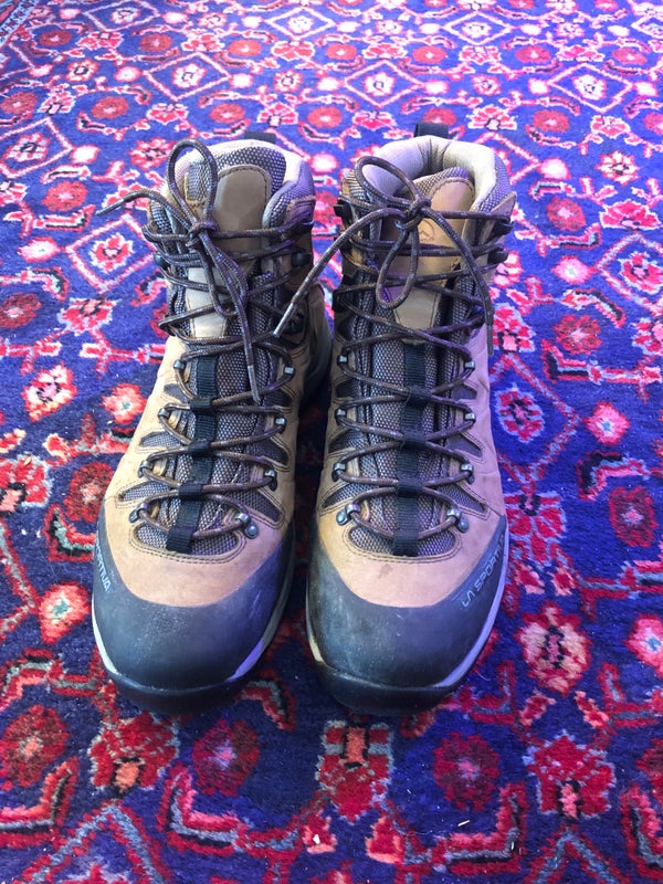 Men's Size 12.5 (Women's 13.5)  Hiking Boots