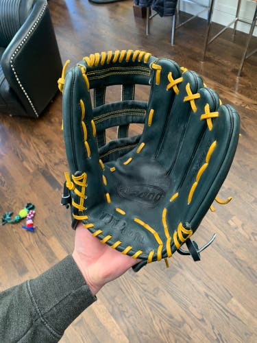 Pro stock Outfield 12.75" A2000 Baseball Glove MKE Brewers