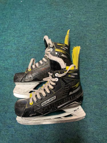 Used Bauer Regular Width Size 5.5 Supreme S35 Hockey Skates