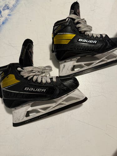 Junior Used Bauer Supreme UltraSonic Hockey Goalie Skates Regular Width Size 8.5