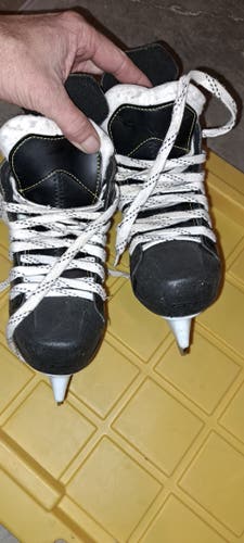 Youth Used CCM Tacks 9040 Hockey Skates 12