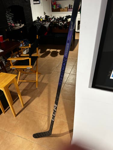 Used Intermediate CCM Right Handed RibCor Trigger 8 Pro Hockey Stick P88