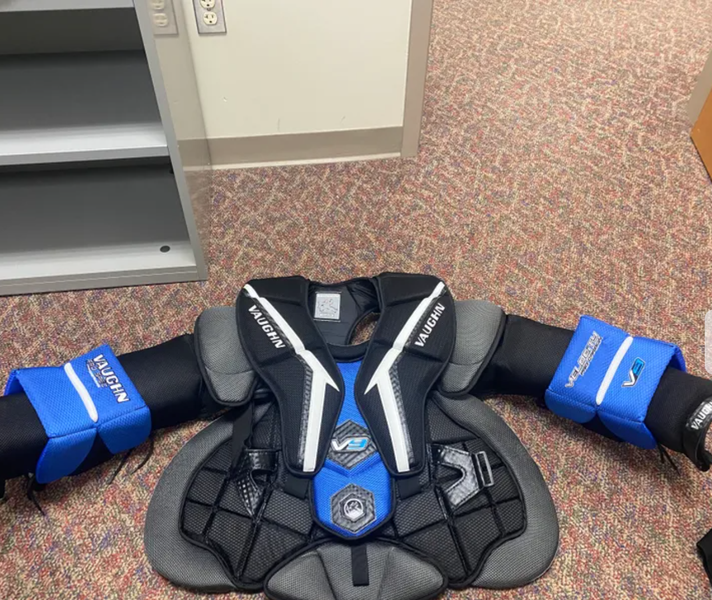 Medium Vaughn V9 Pro Carbon Goalie Chest Protector