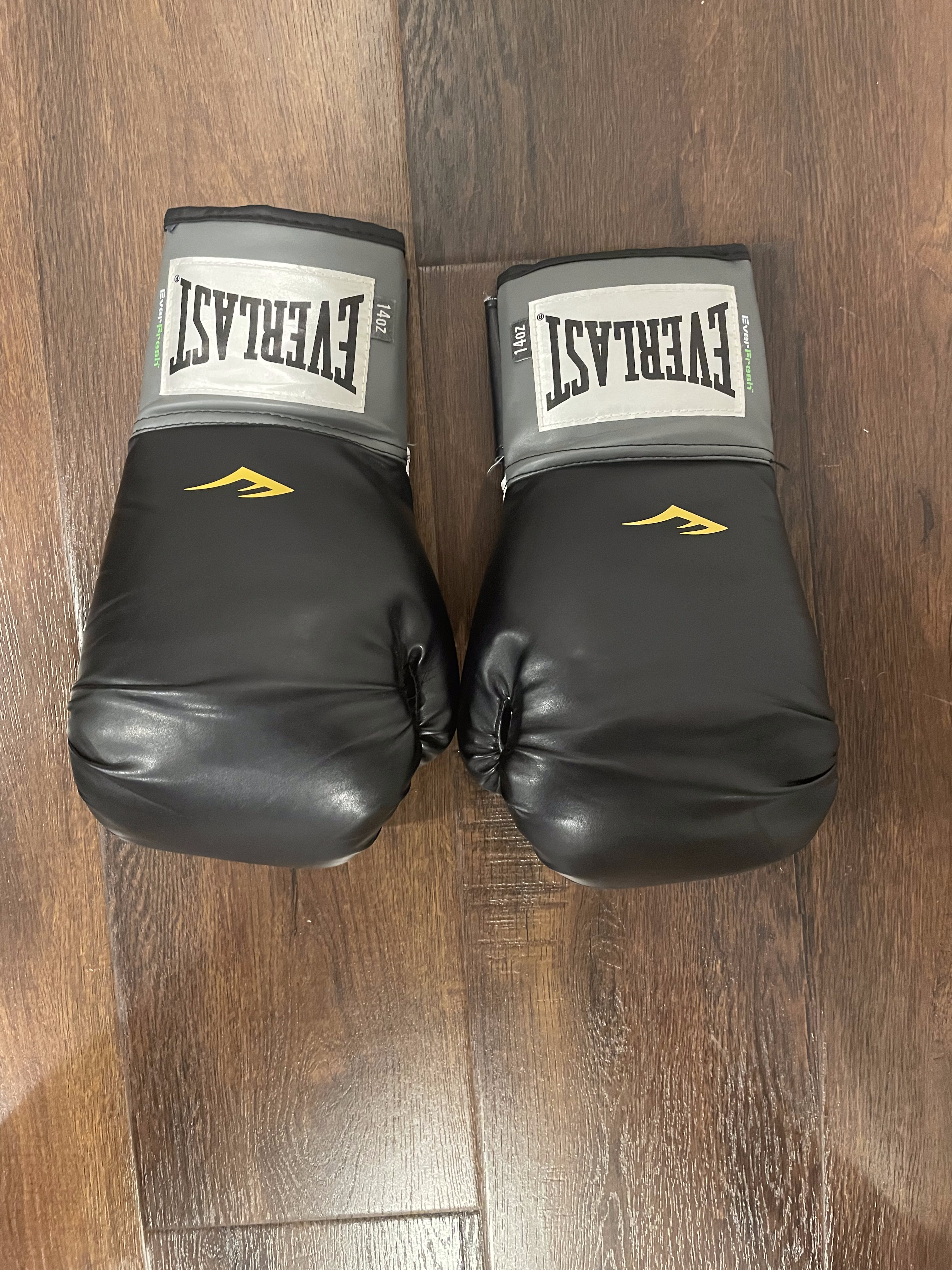 Everlast Pro Style Boxing Glove, Male, 14oz Black