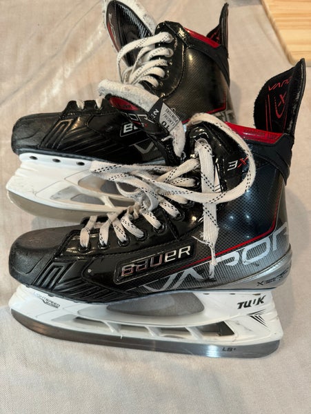 Used Bauer Regular Width 10 Vapor 3X Hockey Skates