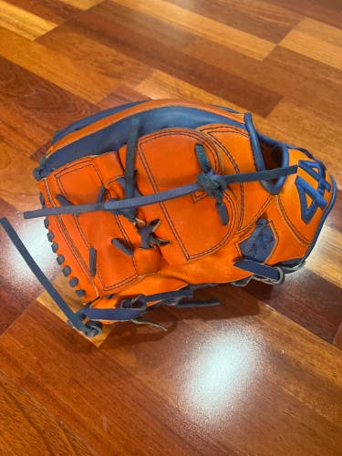 Pitcher's 11.75" Japan select Baseball Glove