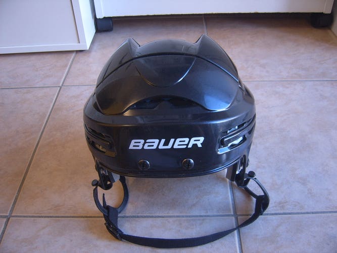 Excellent Like New Condition Bauer 5100 Hockey Helmet size Medium