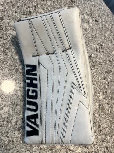 Used Regular  Velocity V9 Glove Intermediate