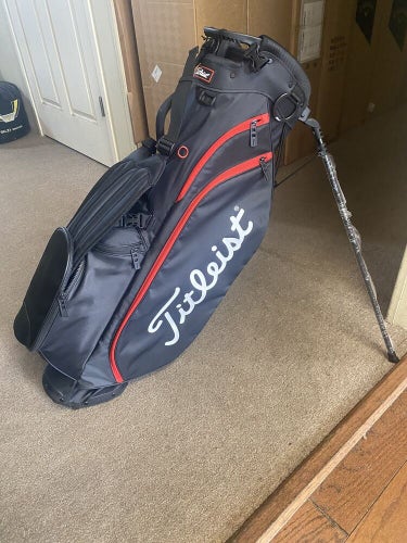 Titleist Golf 2022 Players 4 Stand Bag - Black /Red